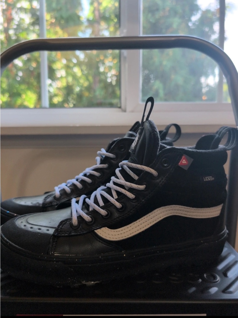 Vans MTE Black High Top Platform Boots – Women’s 9
